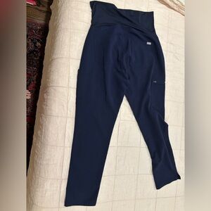 FIGS maternity scrub pant M navy